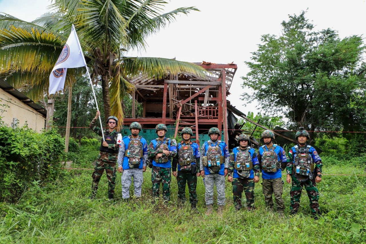 ASEAN Observer Team Visits Civilian Residential Area in Preah Vihear