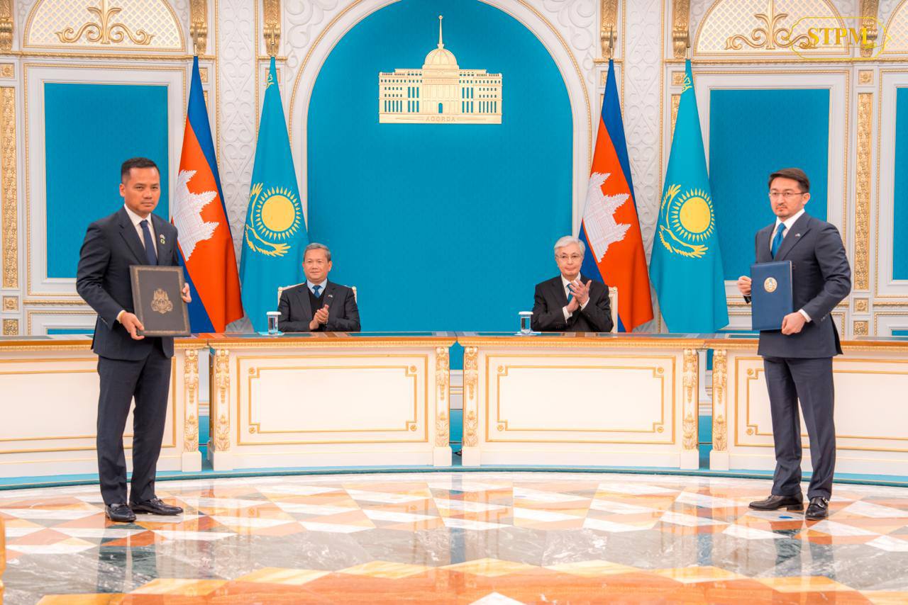 Le Cambodge et le Kazakhstan échangent sept documents pour renforcer leur coopération bilatérale