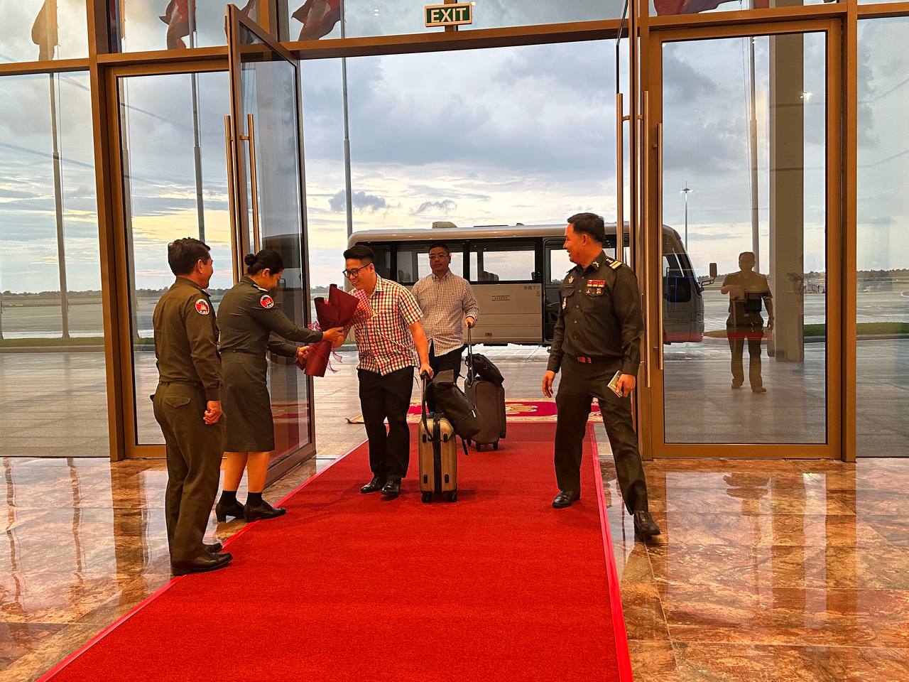 Deux officiers militaires vietnamiens rejoignent l’AOT au Cambodge