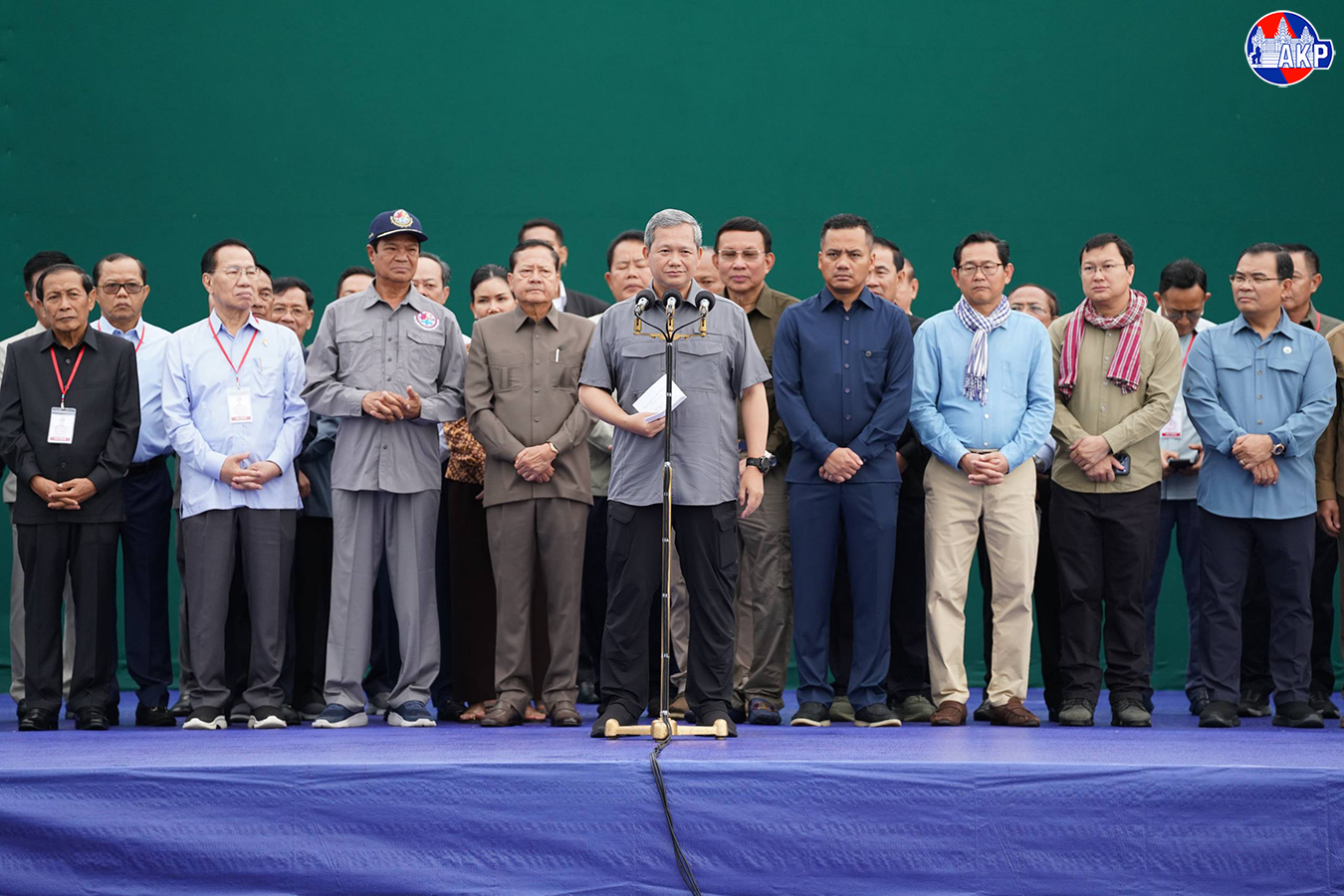 ‘Royal Government Always Present in Hard Times’: PM Hun Manet Aids Flood Victims in Battambang